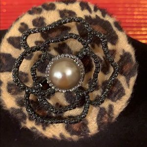 Pretty flower brooch.